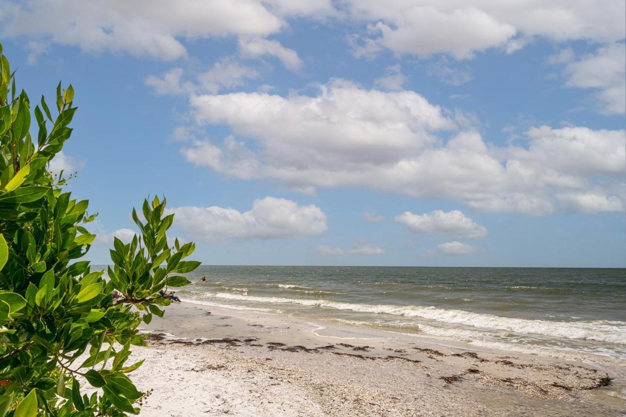 Updated Gulf Front Condo On The South End Of Fort Myers Beach! Condo Bagian luar foto